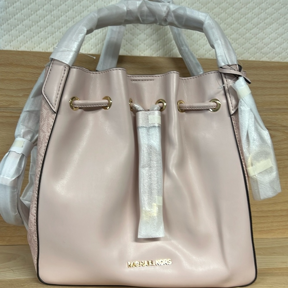 Michael Kors Phoebe Logo LG Drawstring Grab Bag Pink
